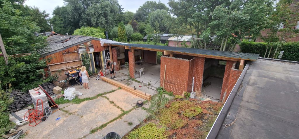 Somos especialistas em telhados e renovação de coberturas para todos os tipos de habitações. Os nossos serviços de construção incluem montagem de nova estrutura de telhado em madeira e isolamento térmico para casas na região de Sardoal e Tomar.