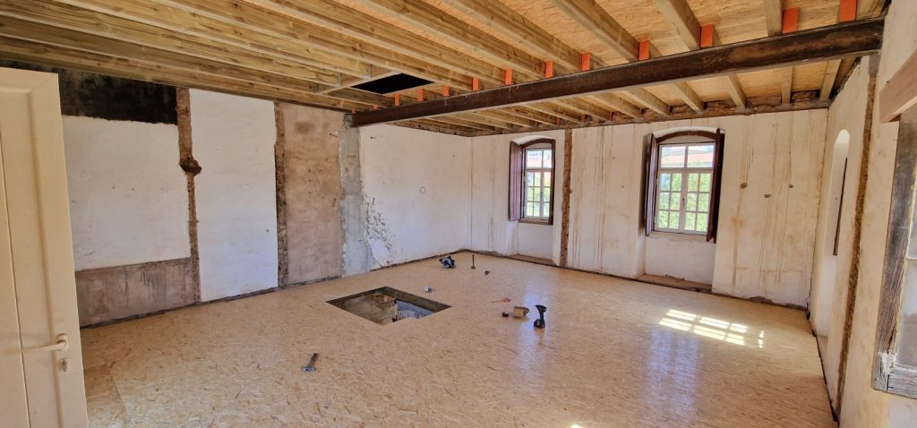 Remodelação de interior, antes e depois das obras.